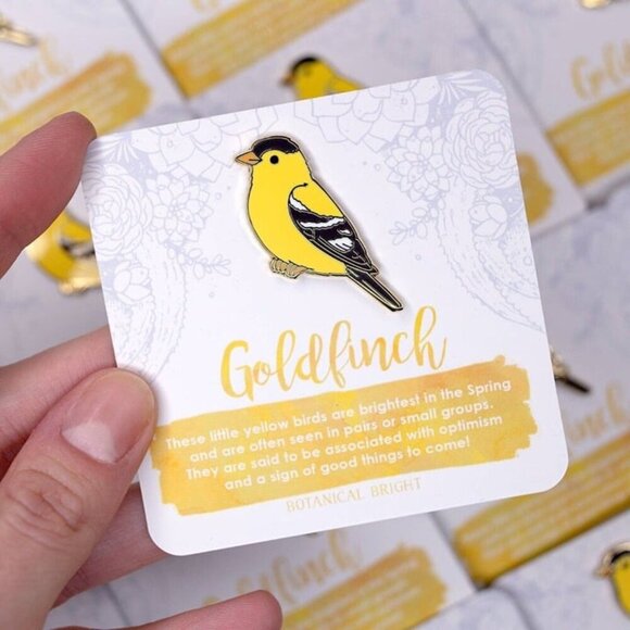 Goldfinch Enamel Pin - Gold Plated Nature & Garden Jewelry - Bird Brooch - Picture 2 of 2